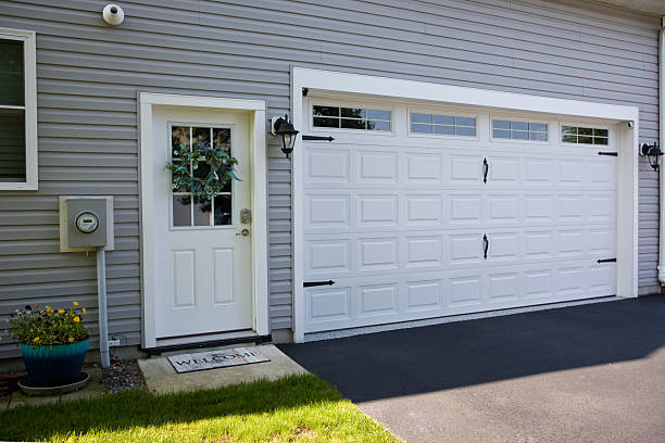 24/7 Emergency Garage Door Panel Replacement experts in Merriam Woods, MO